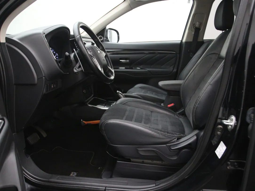 Mitsubishi Outlander | 3