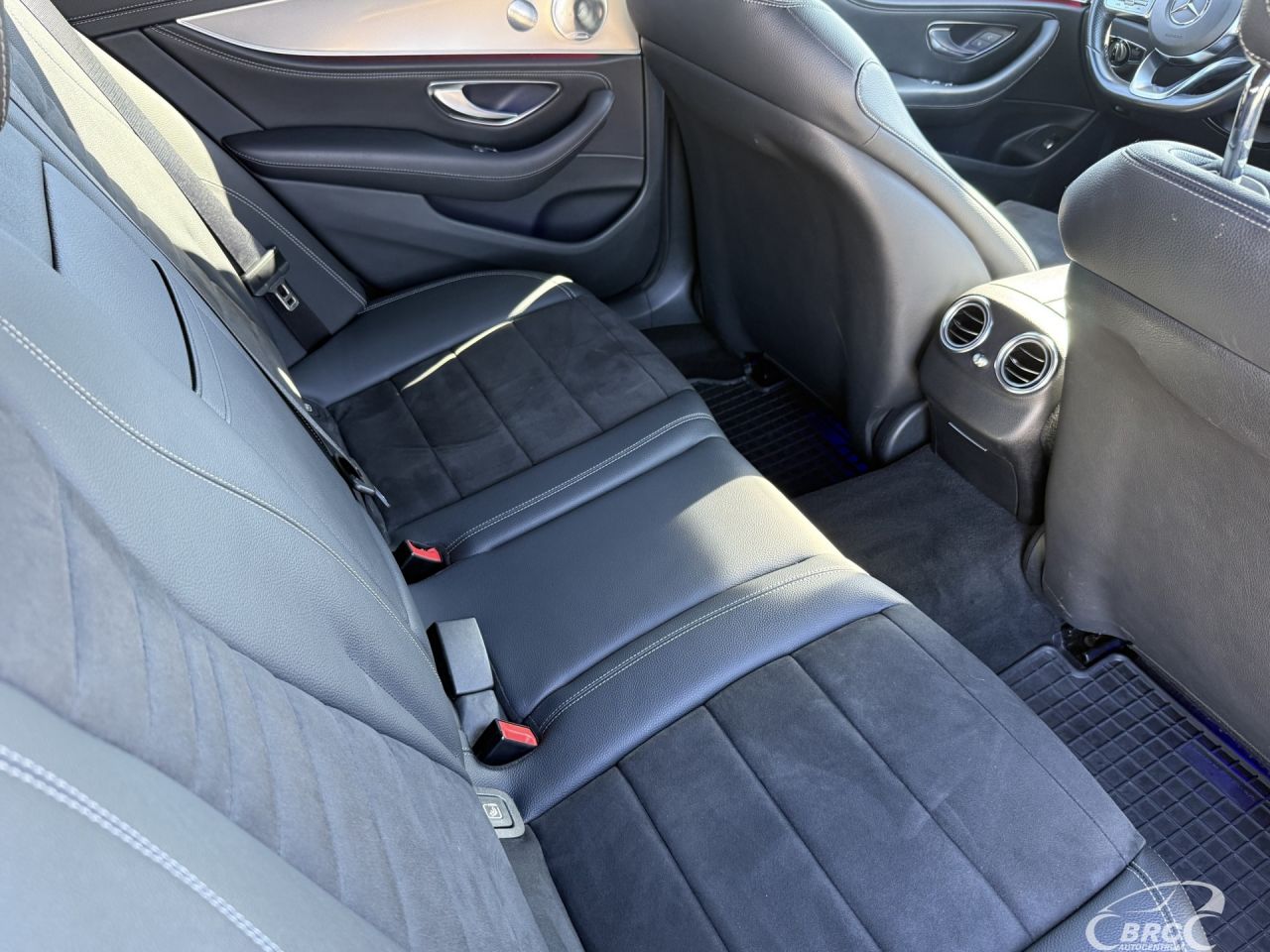 Mercedes-Benz E300 | 7