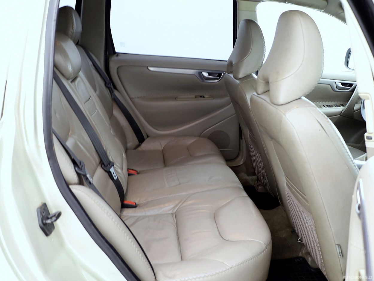 Volvo XC70 | 6