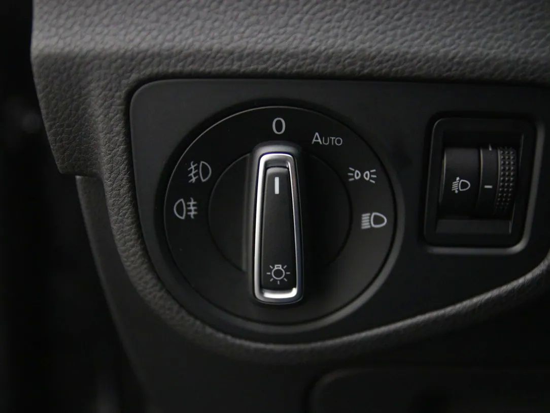 Volkswagen Golf | 24