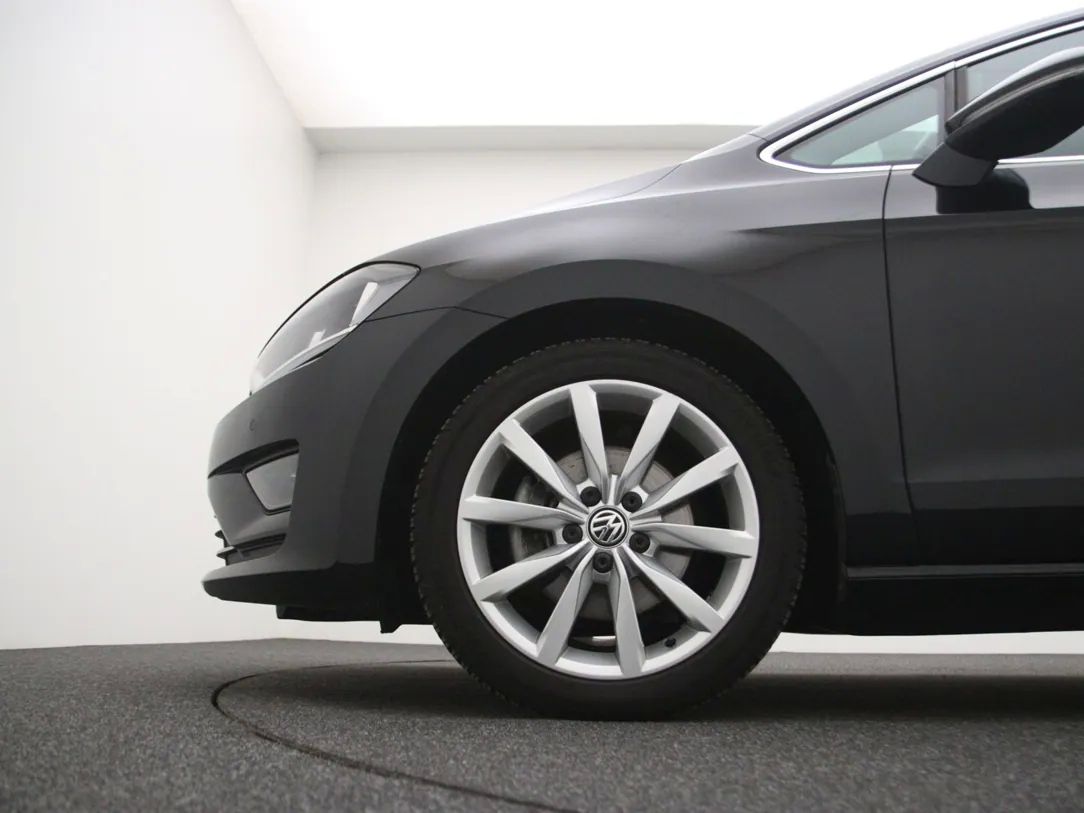 Volkswagen Golf | 25