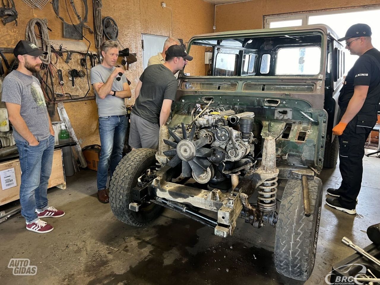 Land Rover Defender | 52