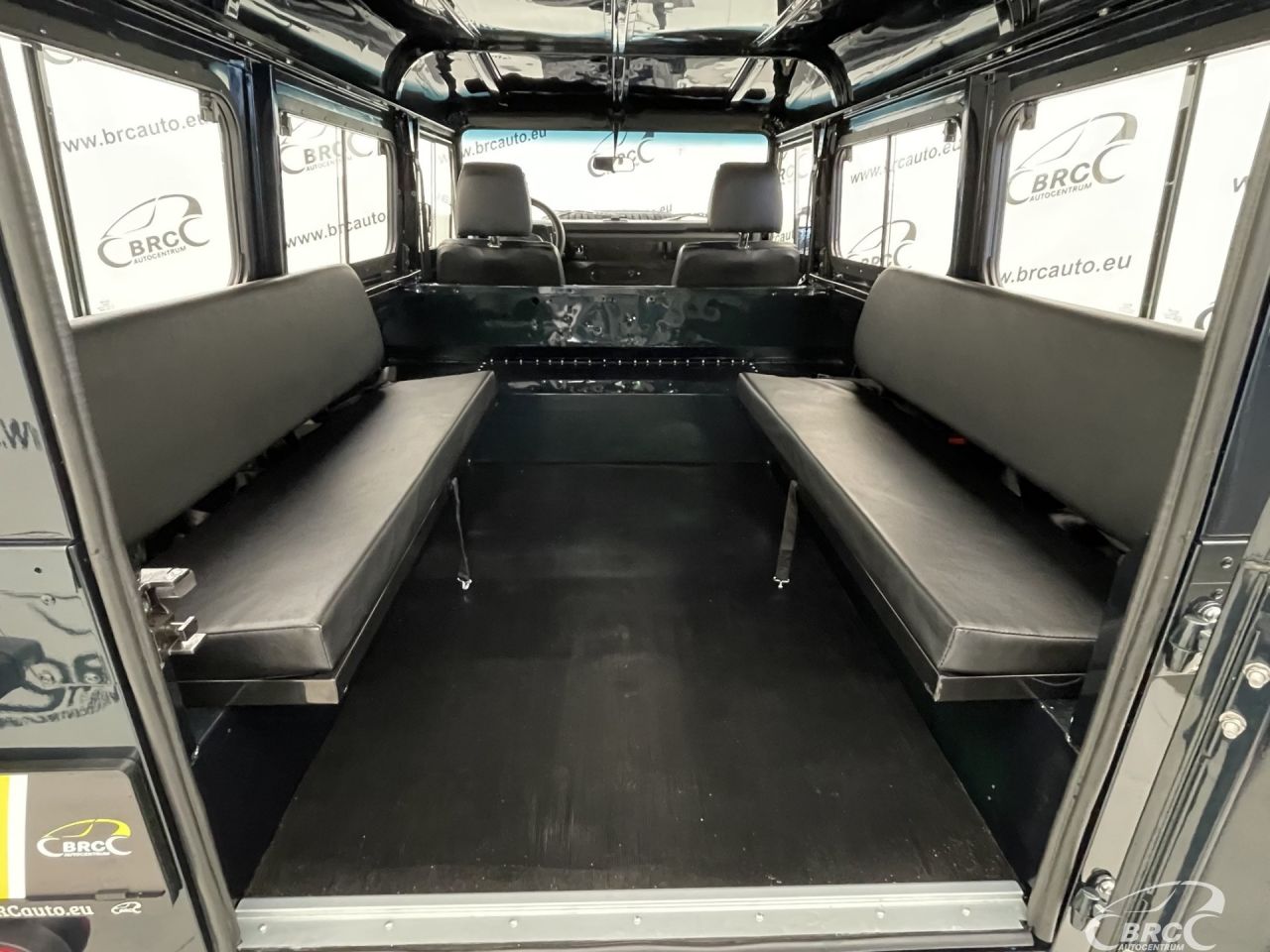 Land Rover Defender | 16