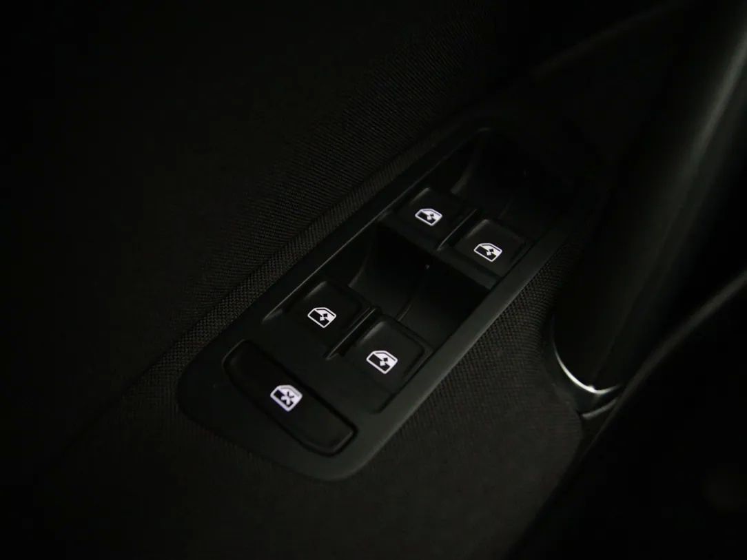 Volkswagen Golf | 24