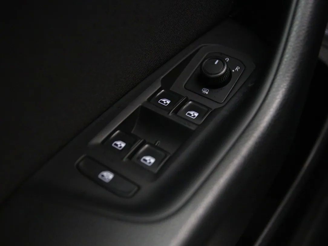 Volkswagen Passat | 25