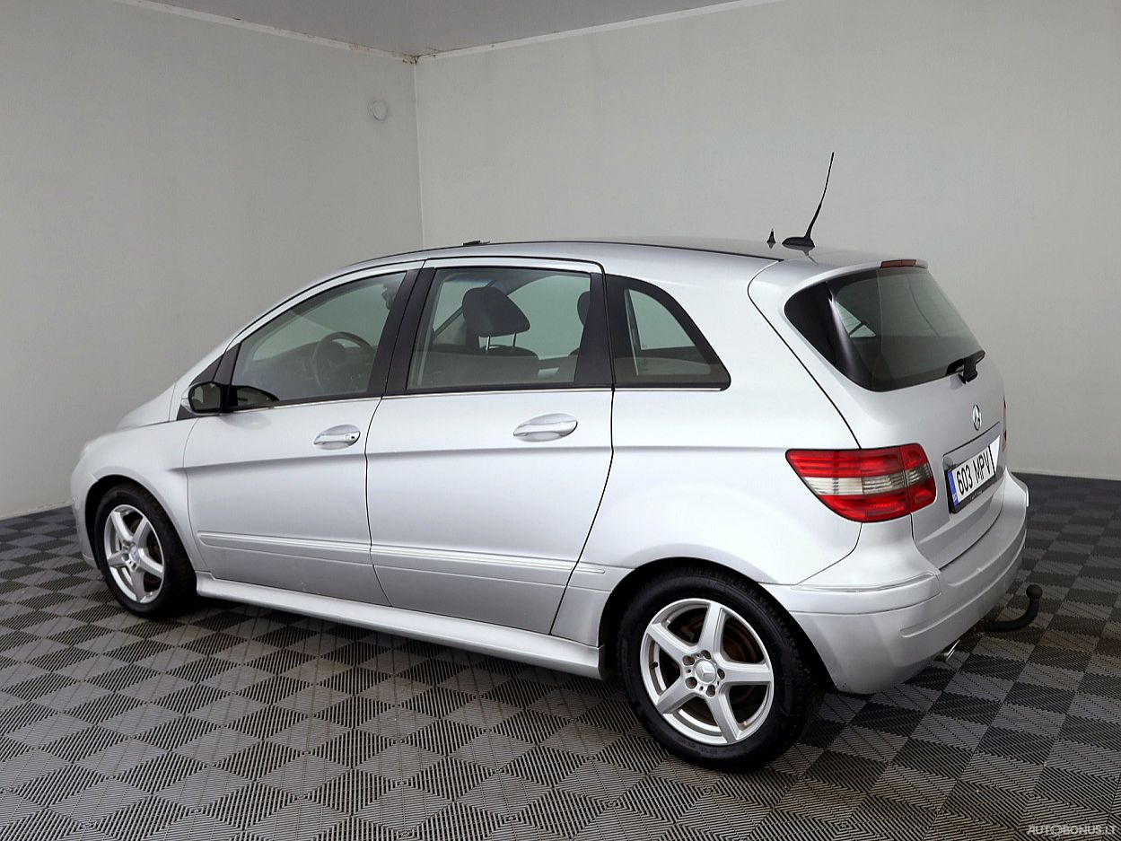 Mercedes-Benz B200 | 3