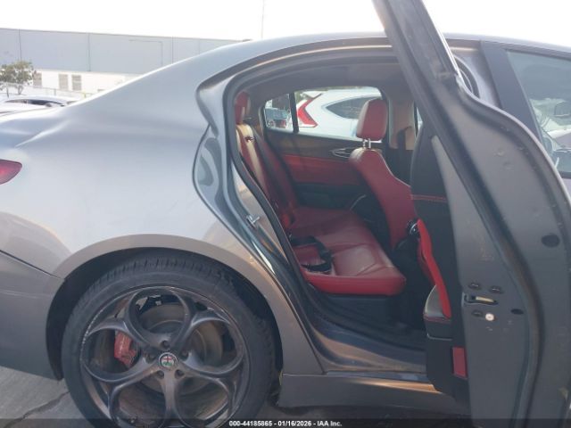 Alfa Romeo Giulia | 7