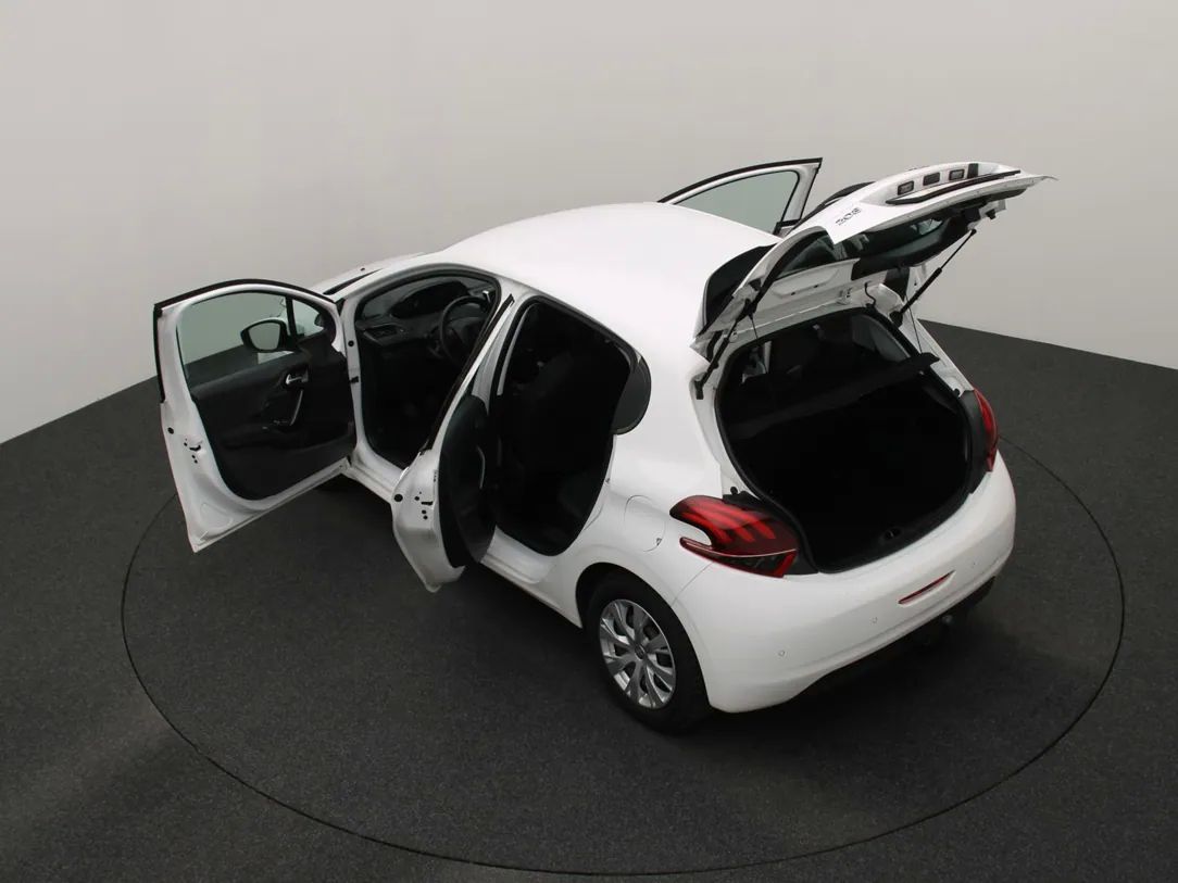 Peugeot 208 | 12