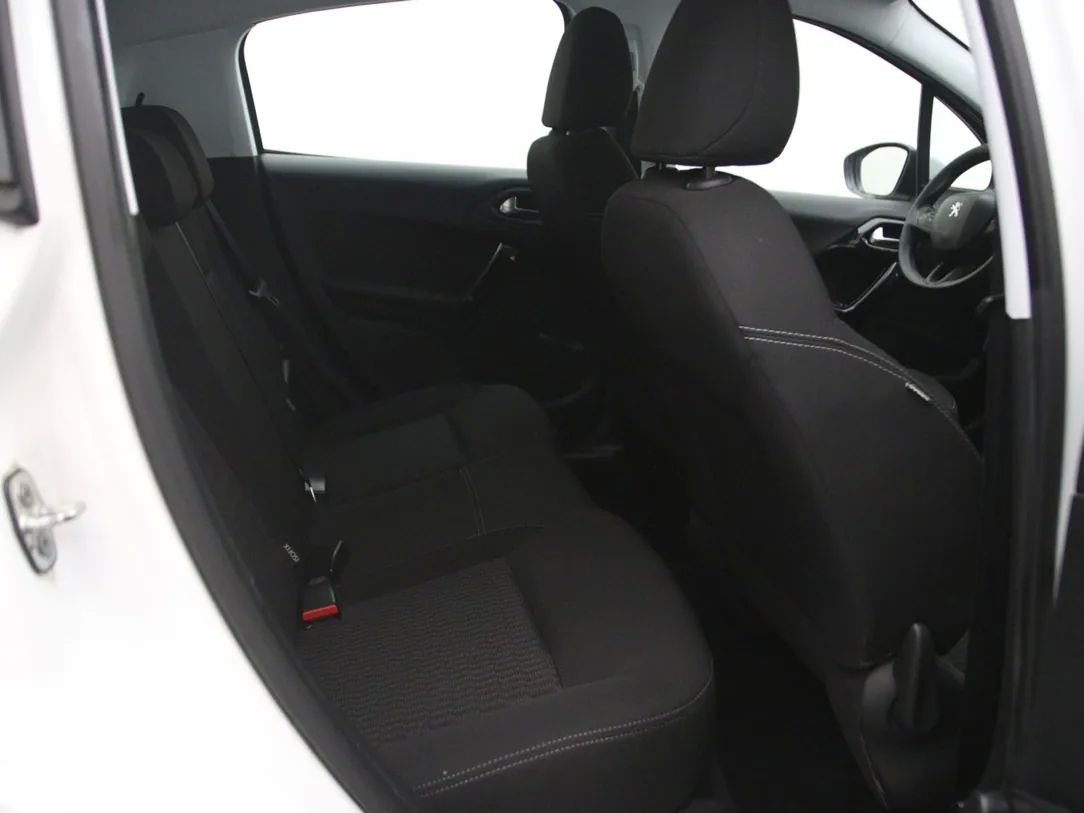 Peugeot 208 | 14