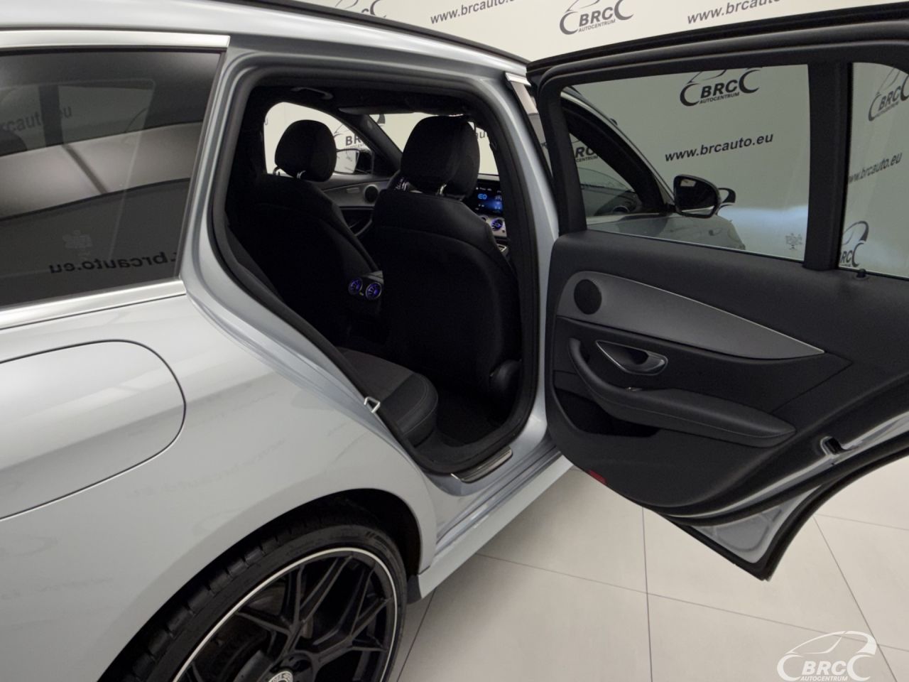 Mercedes-Benz E220 | 12