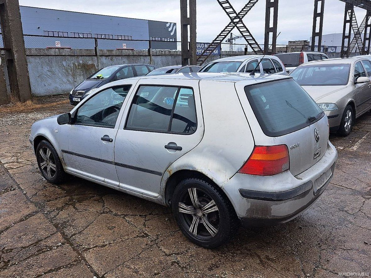 Volkswagen Golf | 3