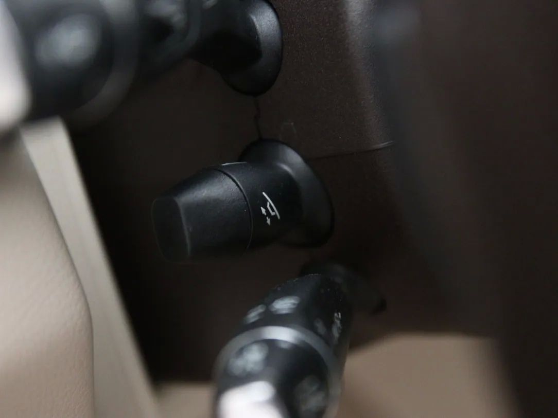 Mercedes-Benz E350 | 37