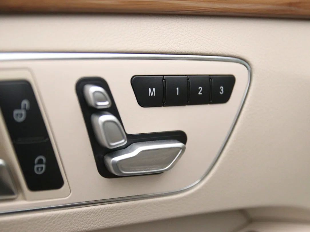 Mercedes-Benz E350 | 38