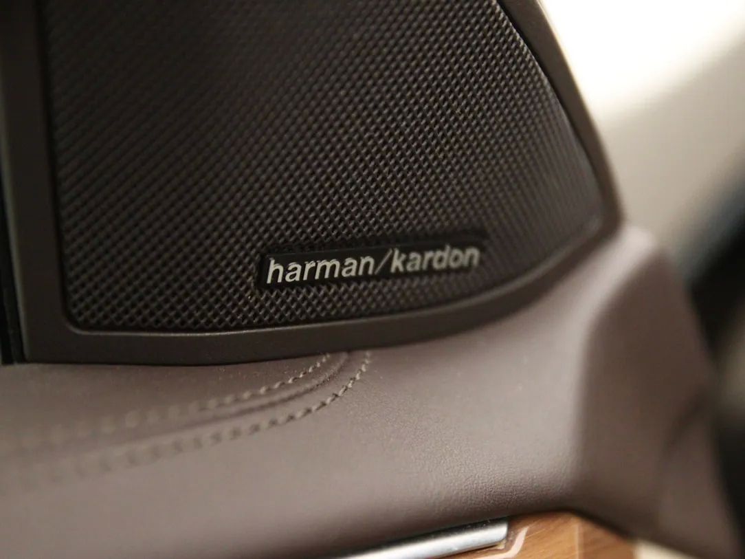 Mercedes-Benz E350 | 33