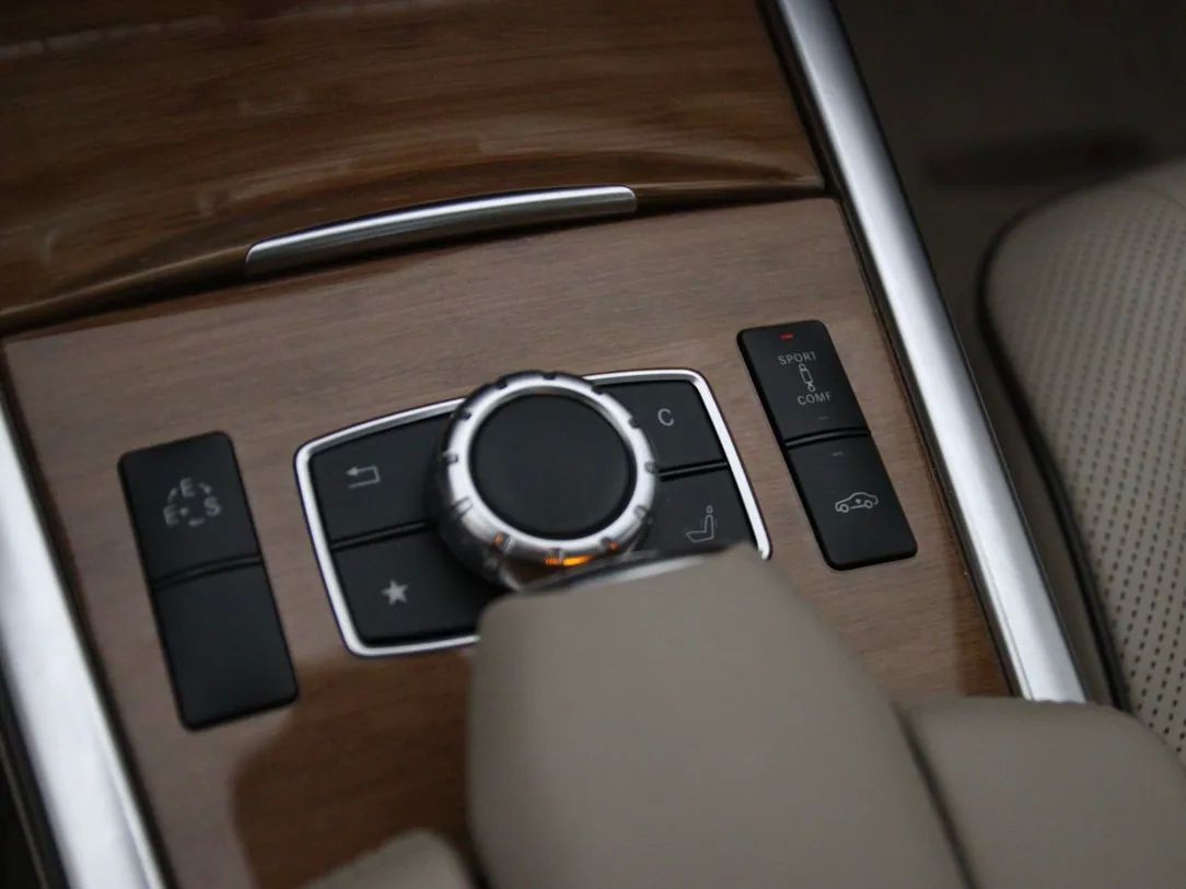 Mercedes-Benz E350 | 32