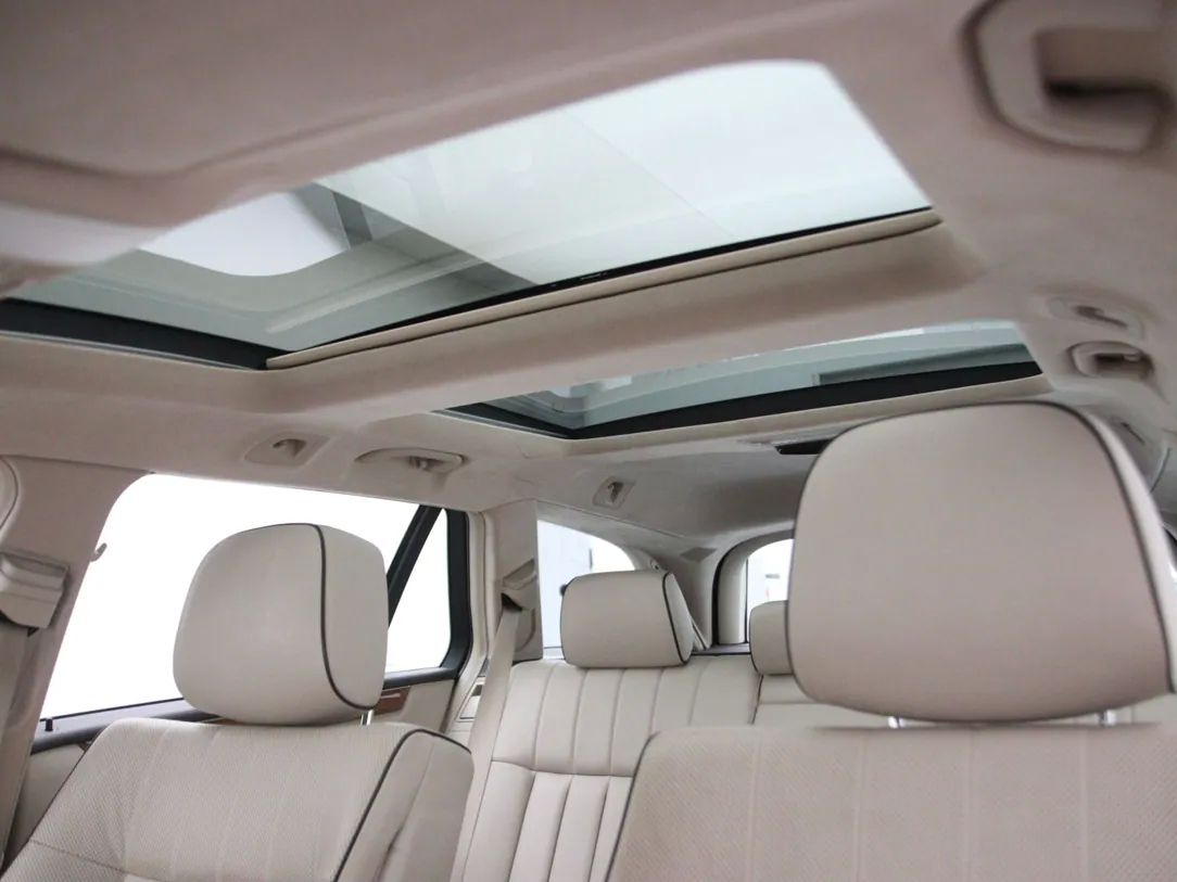 Mercedes-Benz E350 | 39