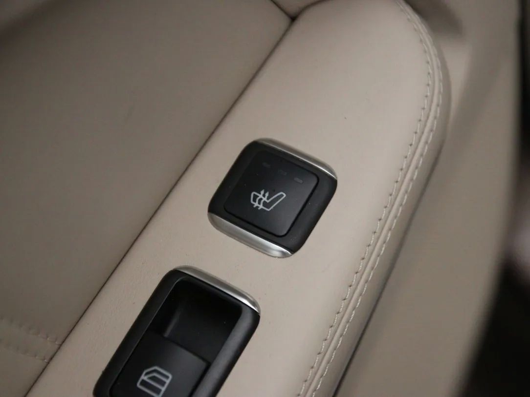 Mercedes-Benz E350 | 36