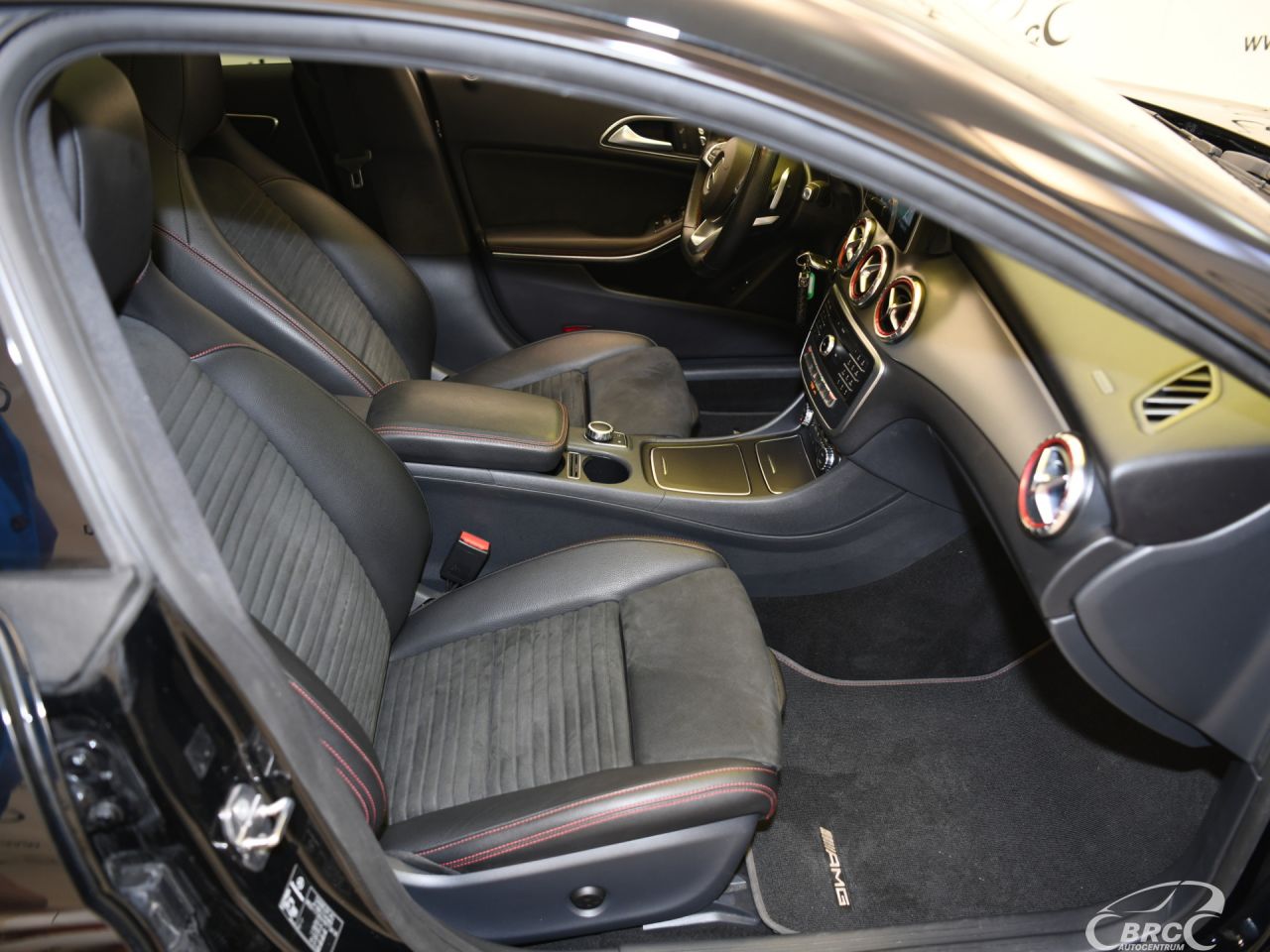 Mercedes-Benz CLA220 | 4