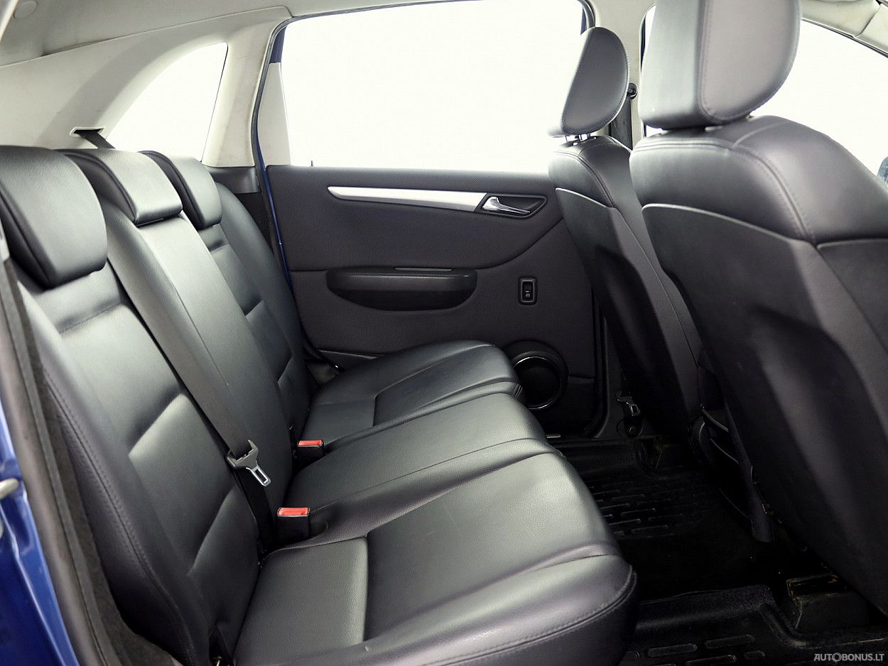 Mercedes-Benz B180 | 6