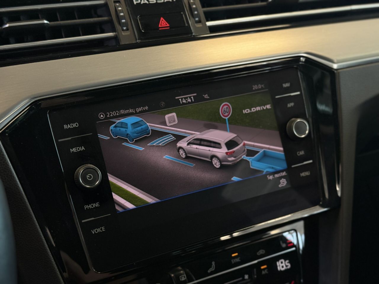 Volkswagen Passat | 12