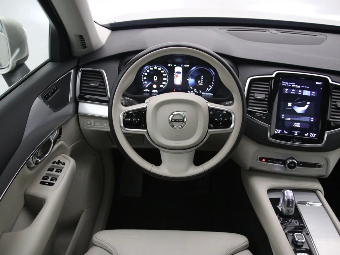Volvo XC90 | 17