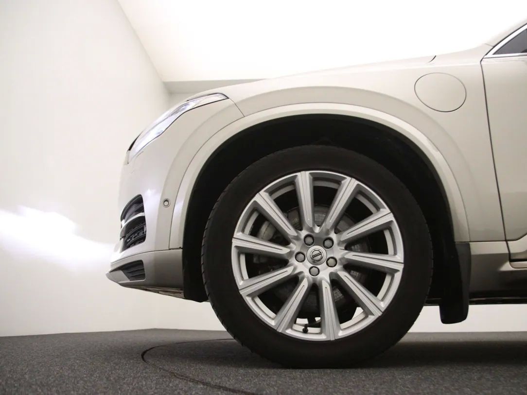 Volvo XC90 | 26