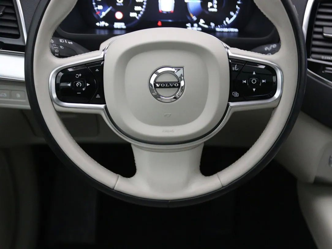 Volvo XC90 | 18
