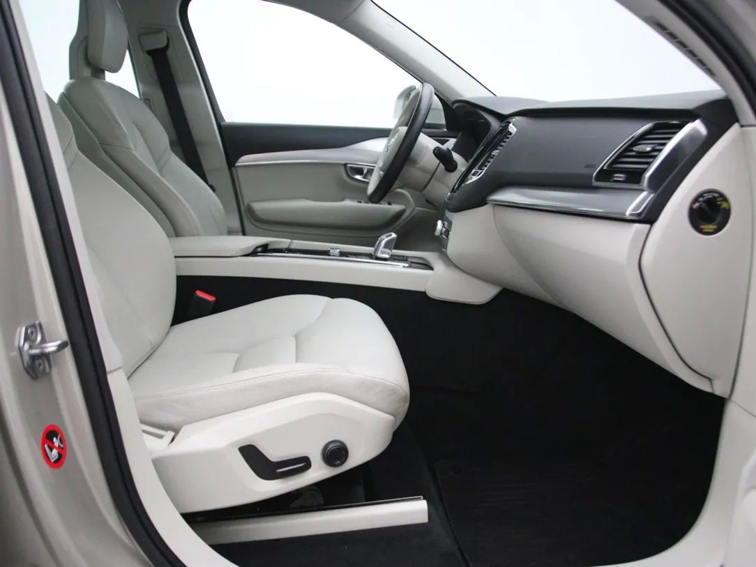 Volvo XC90 | 13