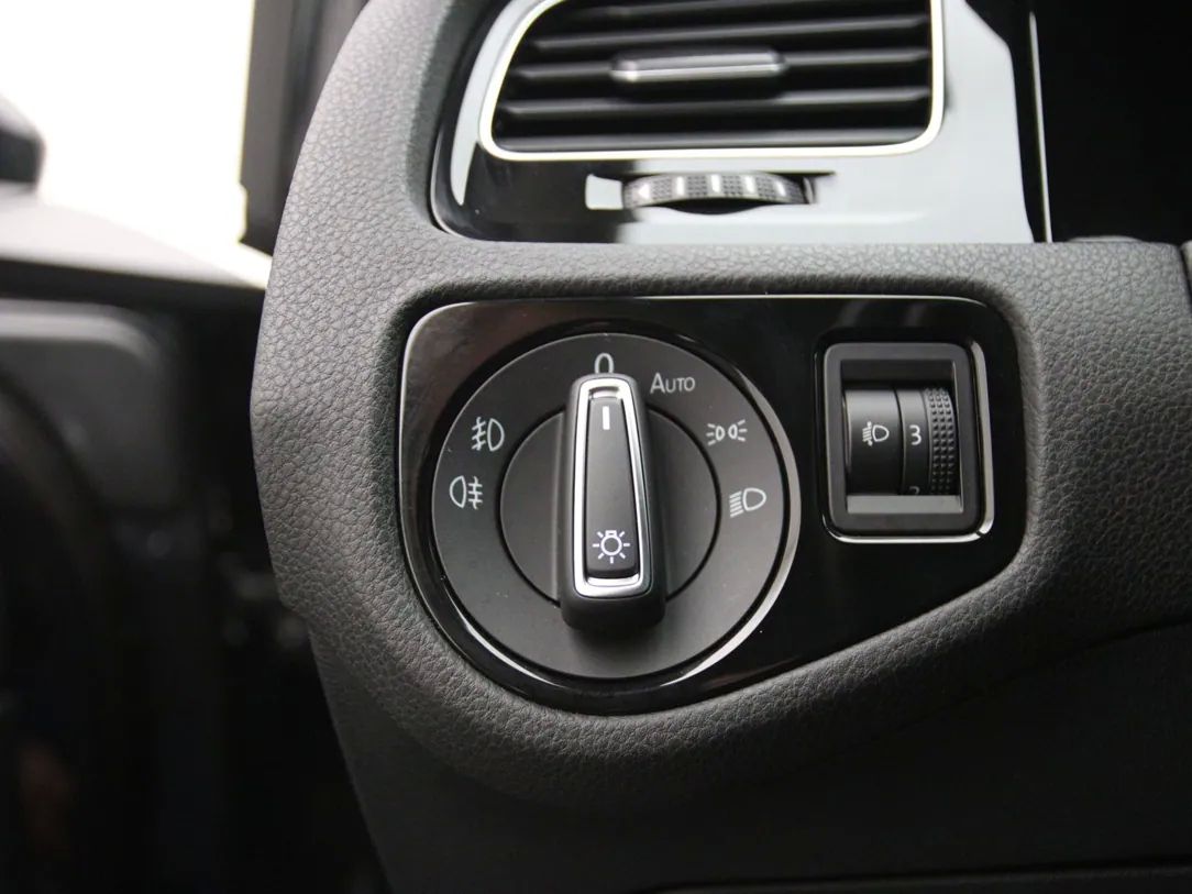 Volkswagen Golf | 24