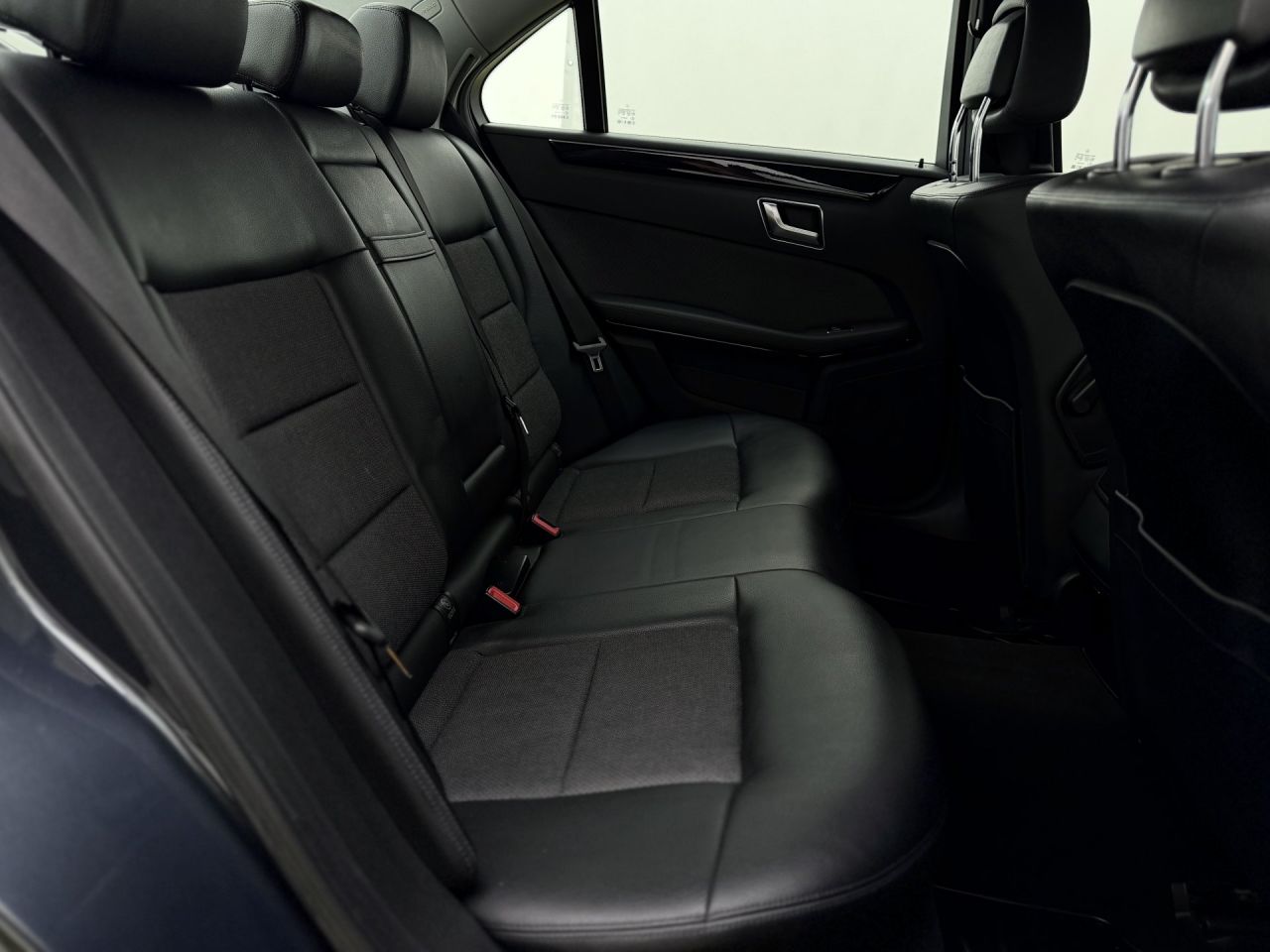 Mercedes-Benz E200 | 12