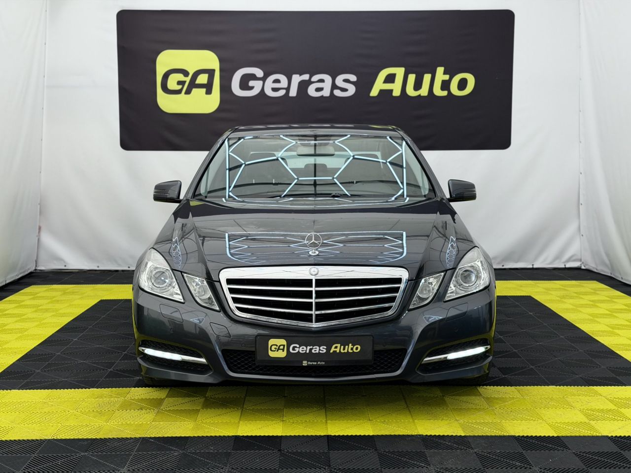 Mercedes-Benz E200 | 6