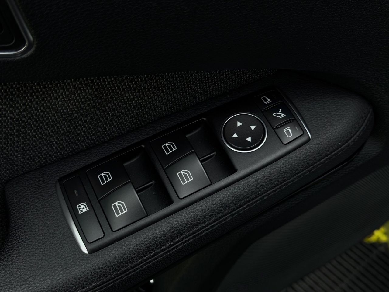 Mercedes-Benz E200 | 18