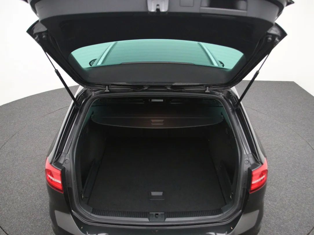 Volkswagen Passat | 37