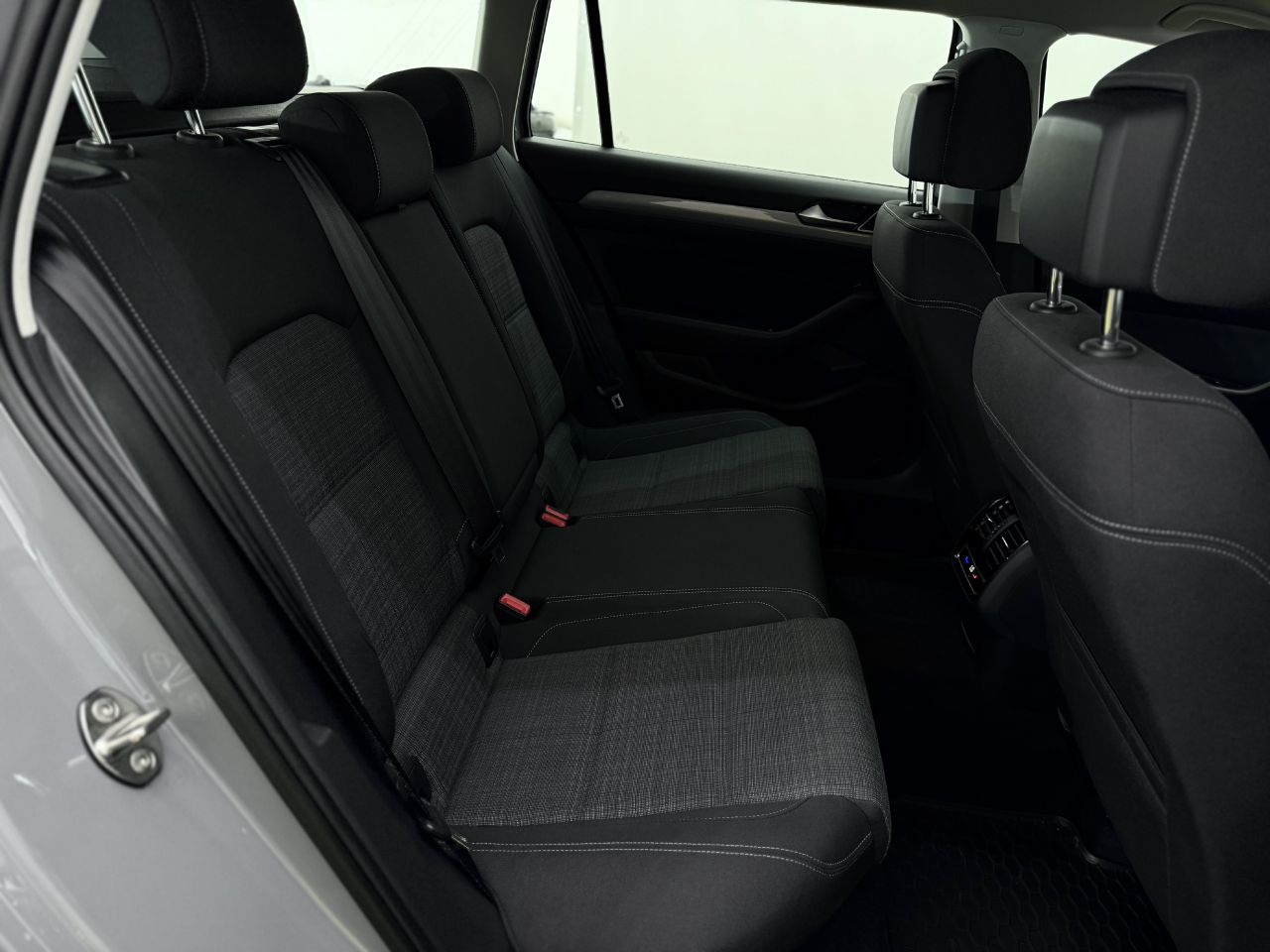 Volkswagen Passat | 12