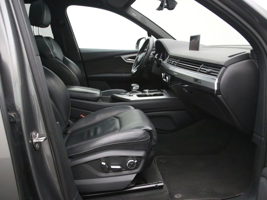 Audi Q7 | 13