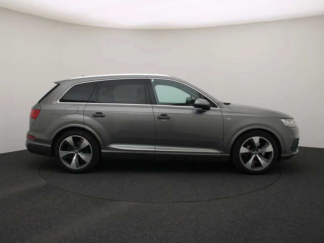 Audi Q7 | 8
