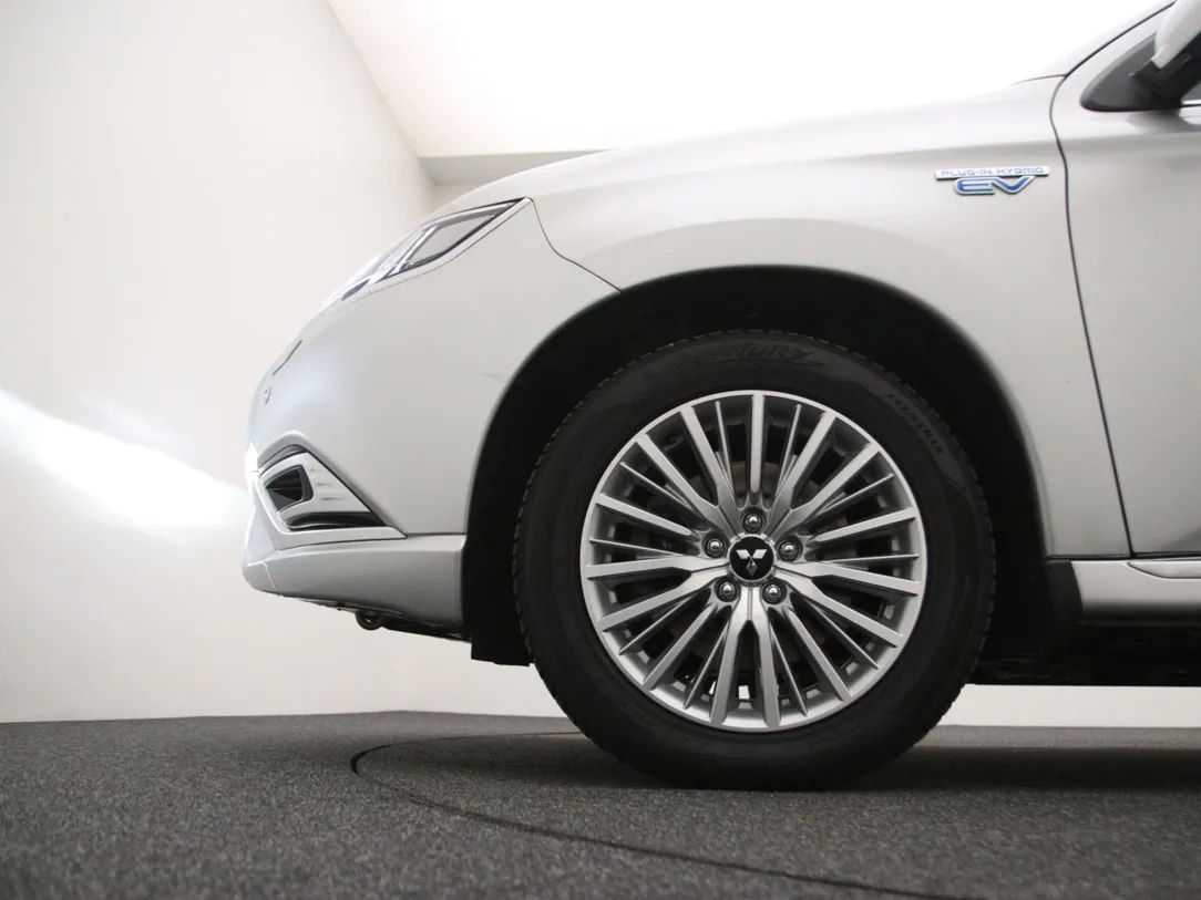 Mitsubishi Outlander | 25