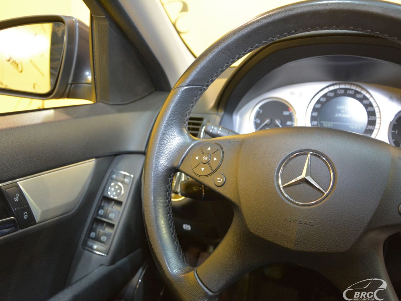 Mercedes-Benz C200 | 25
