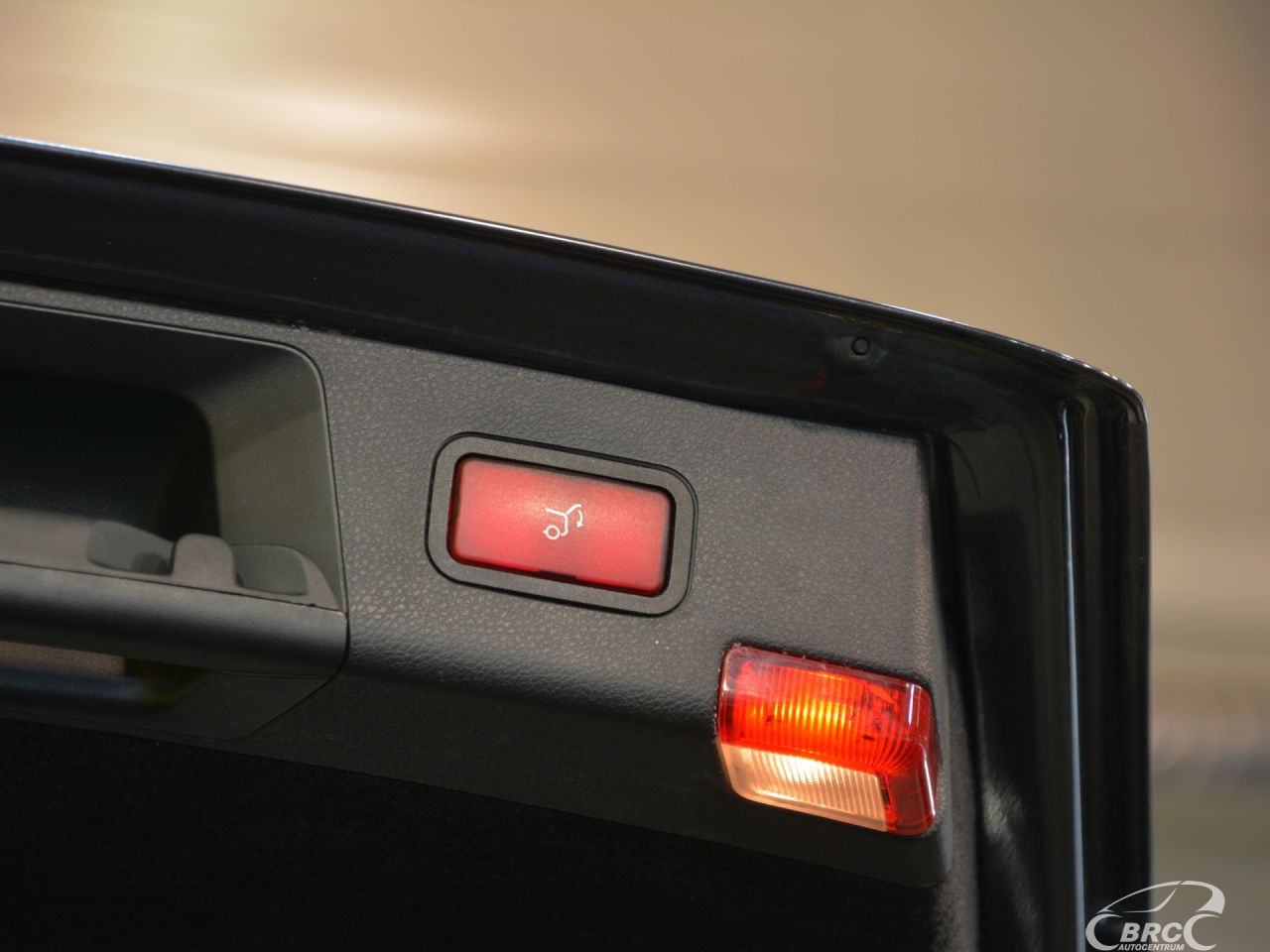 Mercedes-Benz C200 | 33