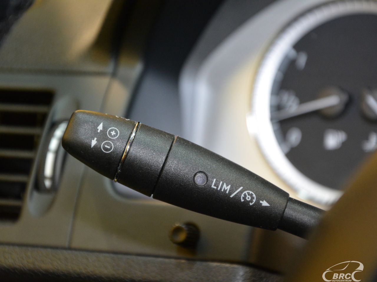 Mercedes-Benz C200 | 26