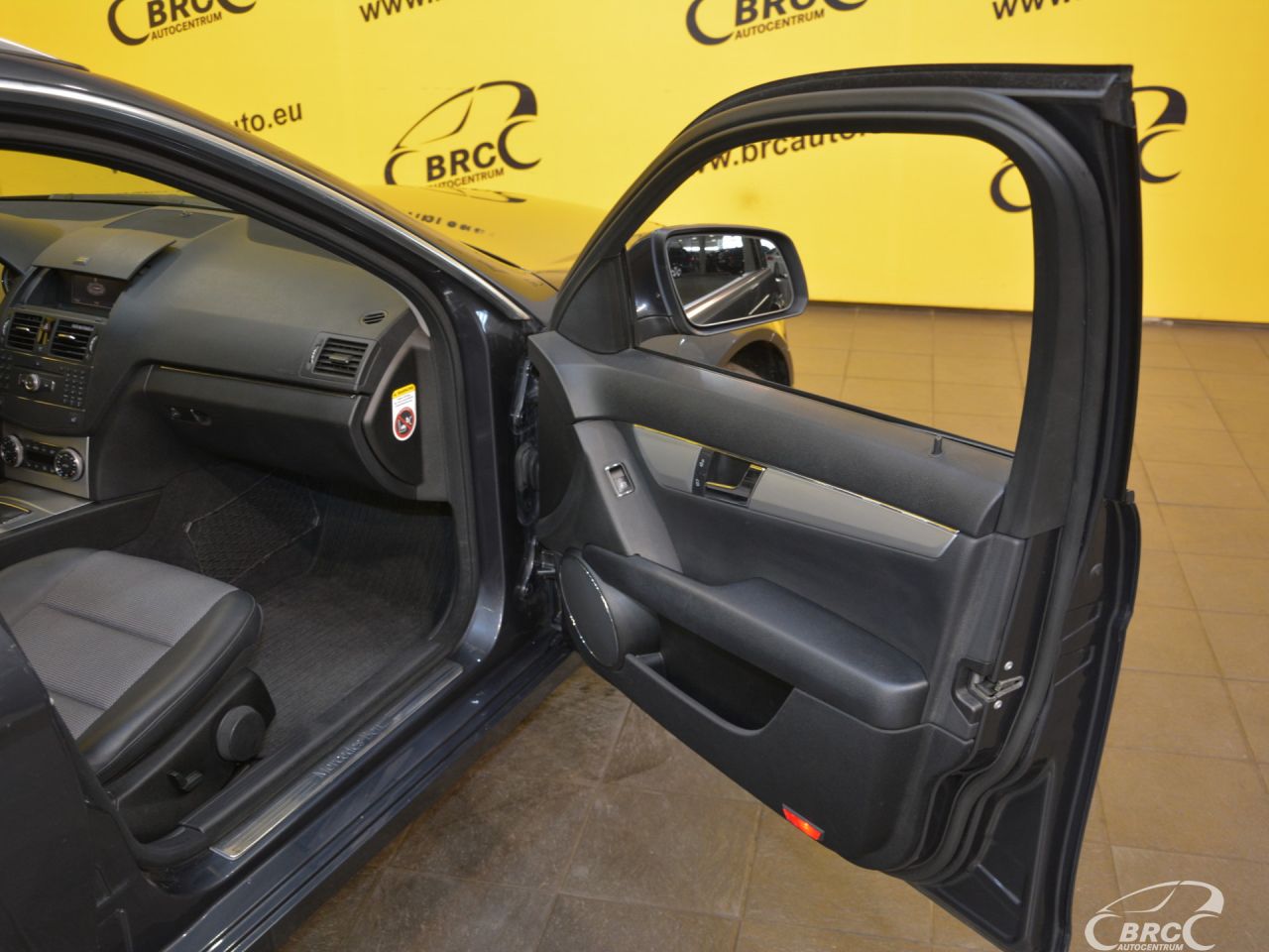 Mercedes-Benz C200 | 5