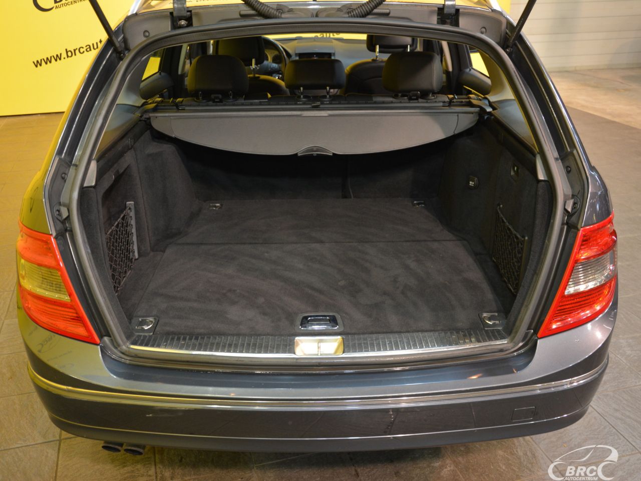 Mercedes-Benz C200 | 32