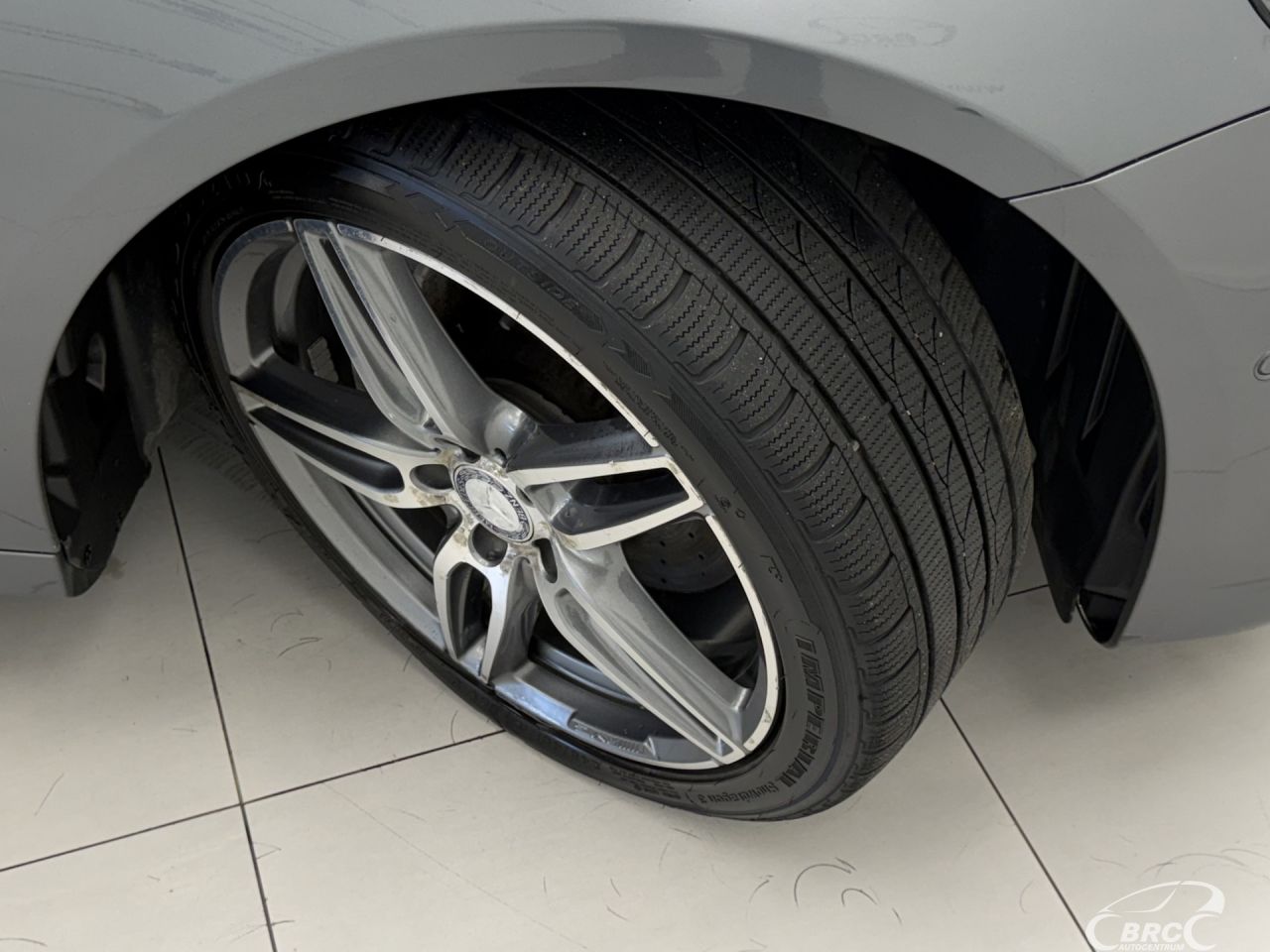 Mercedes-Benz E220 | 44