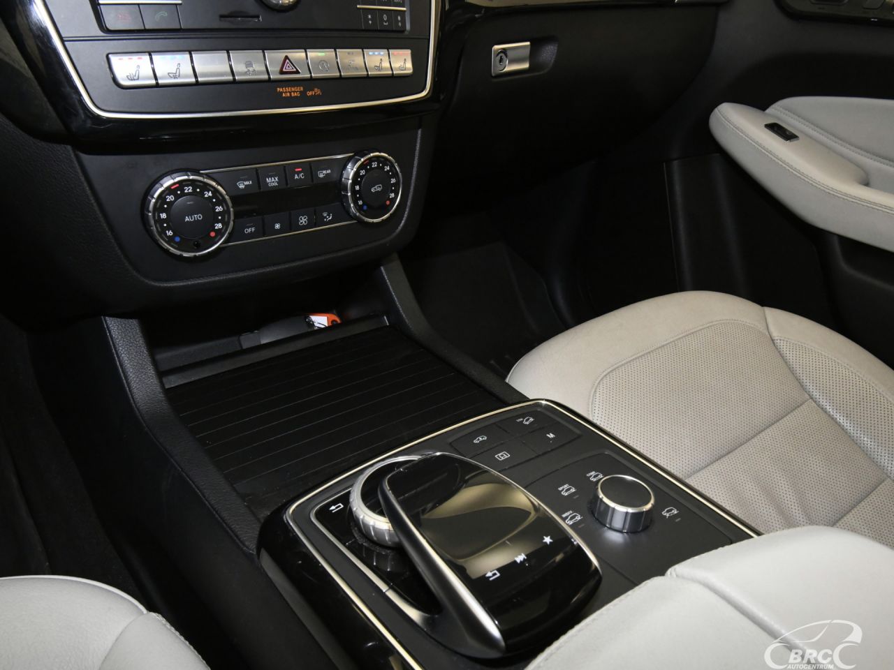 Mercedes-Benz GLS450 | 30