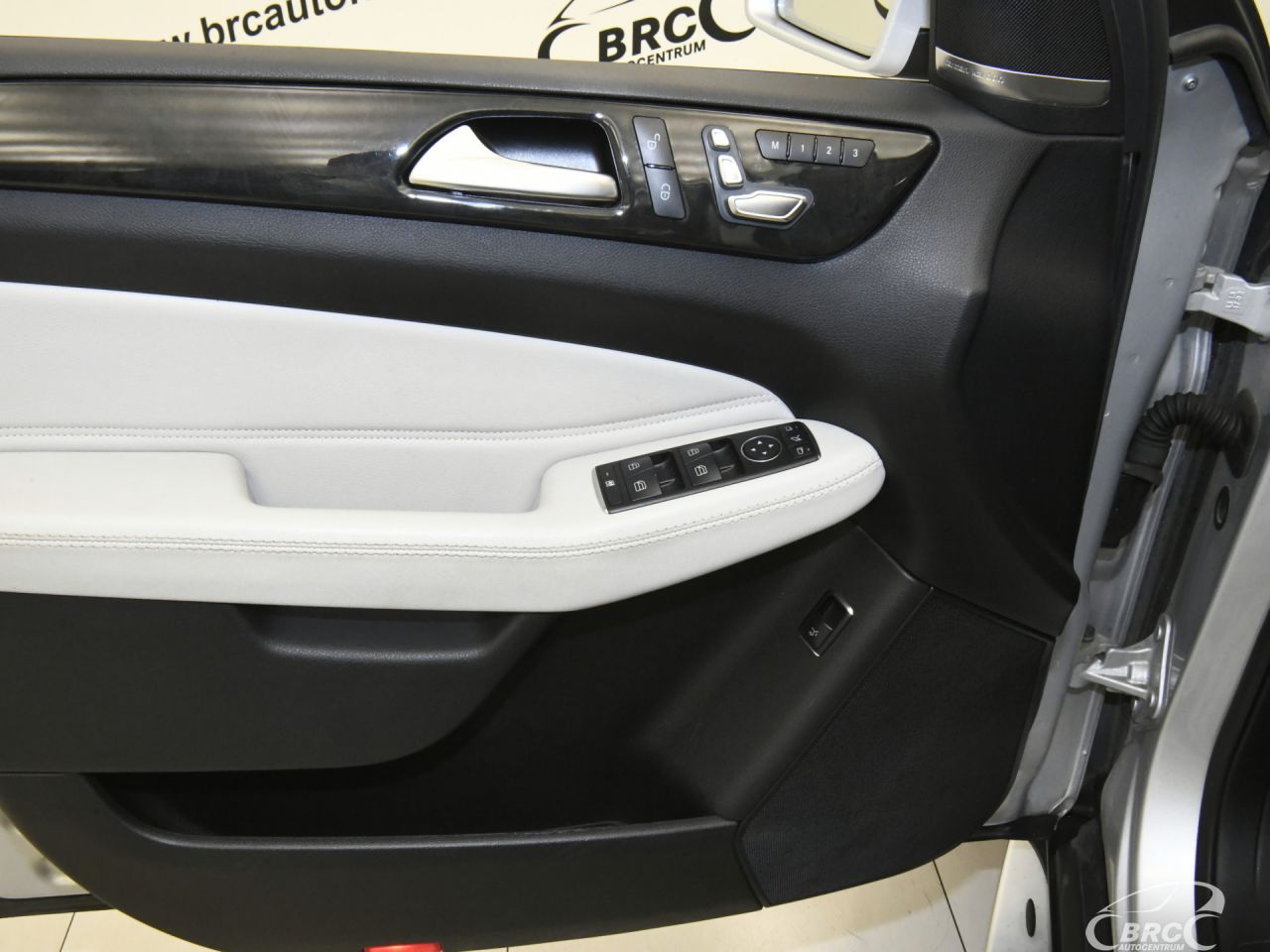 Mercedes-Benz GLS450 | 23