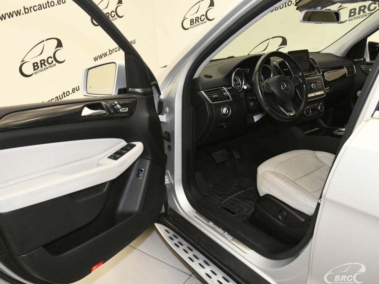 Mercedes-Benz GLS450 | 22