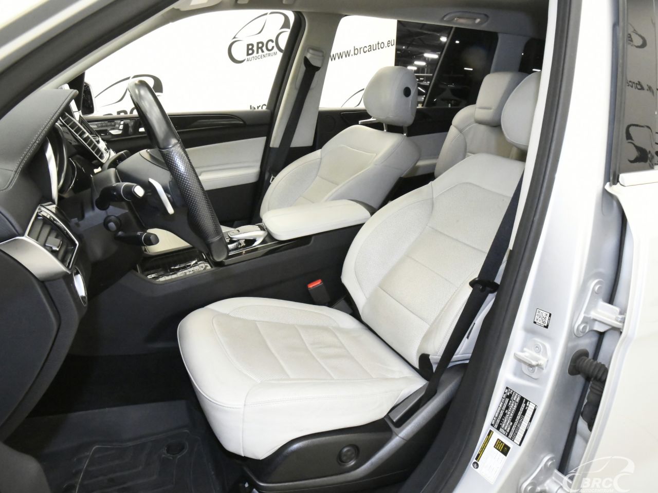 Mercedes-Benz GLS450 | 26