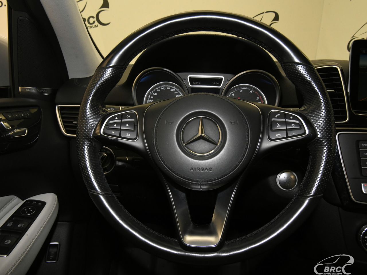 Mercedes-Benz GLS450 | 32