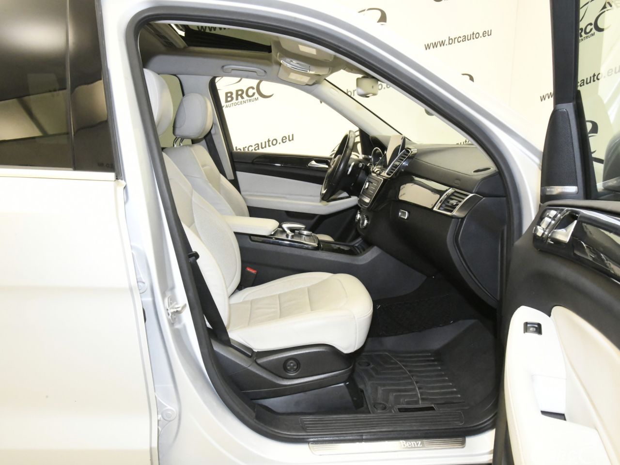 Mercedes-Benz GLS450 | 3