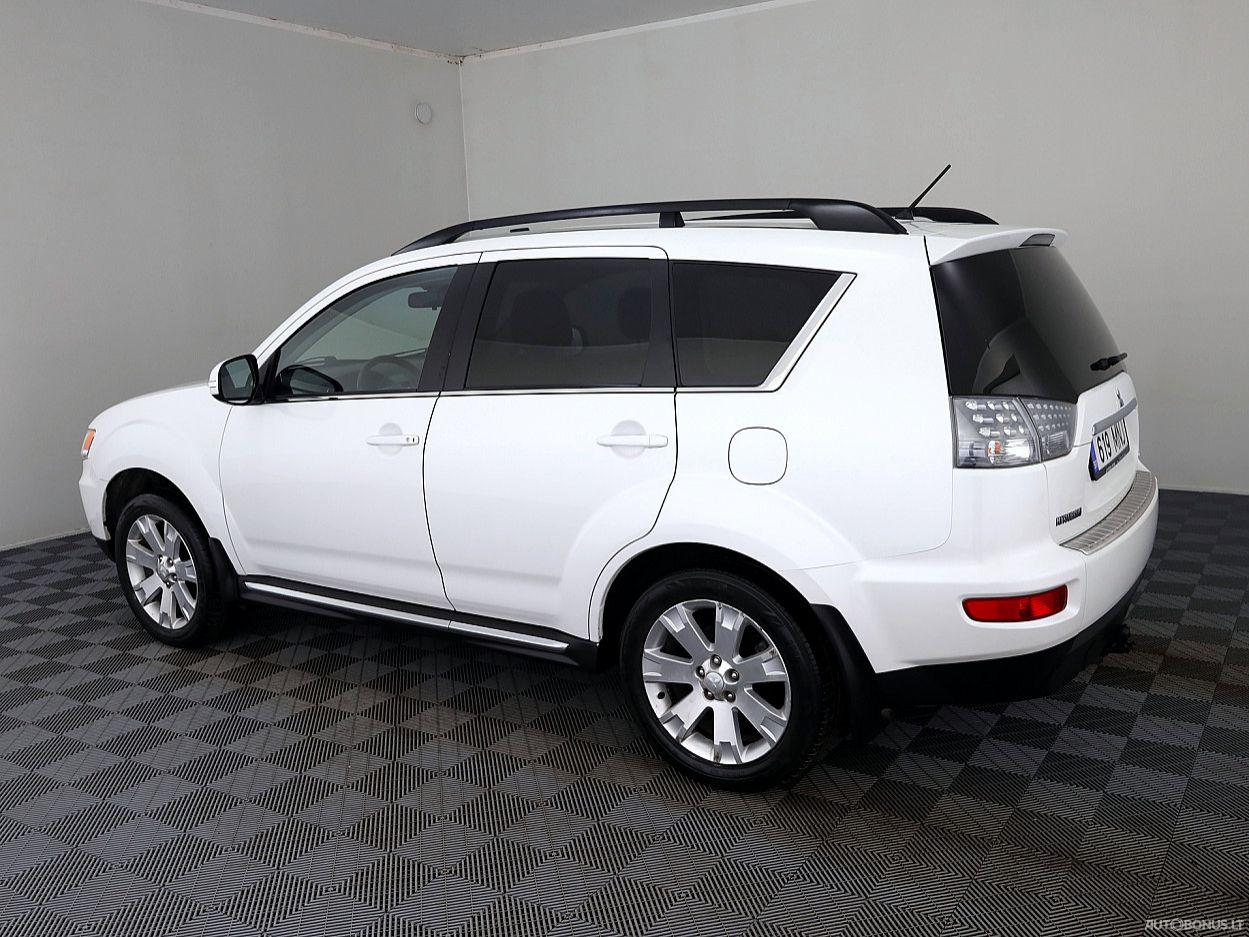 Mitsubishi Outlander | 3